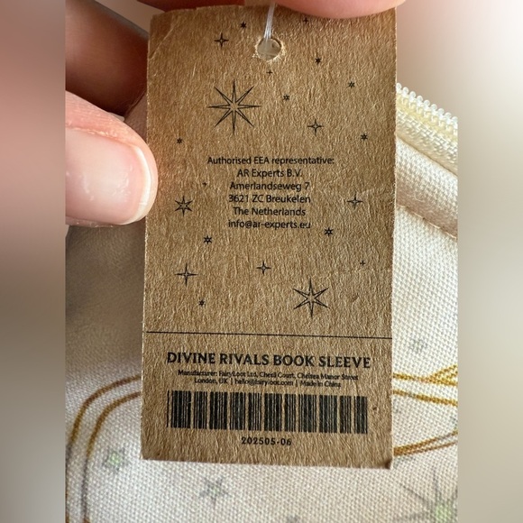 FairyLoot Divine Rivals Book Sleeve - Picture 3 of 9